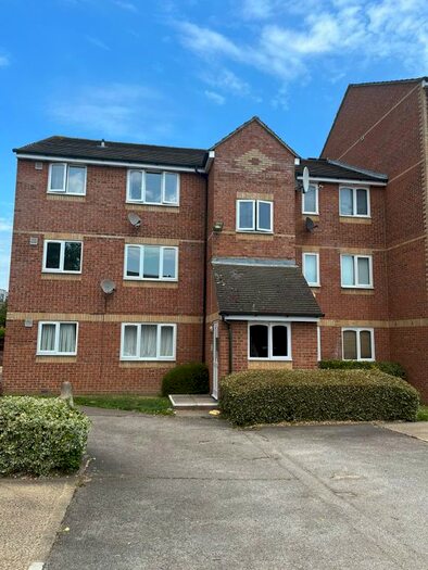 Studio To Rent In Linwood Crescent, Enfield, EN1