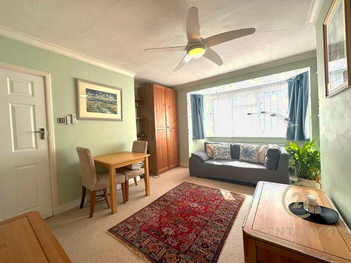 2 Bedroom Maisonette To Rent In Grove Crescent, KT1