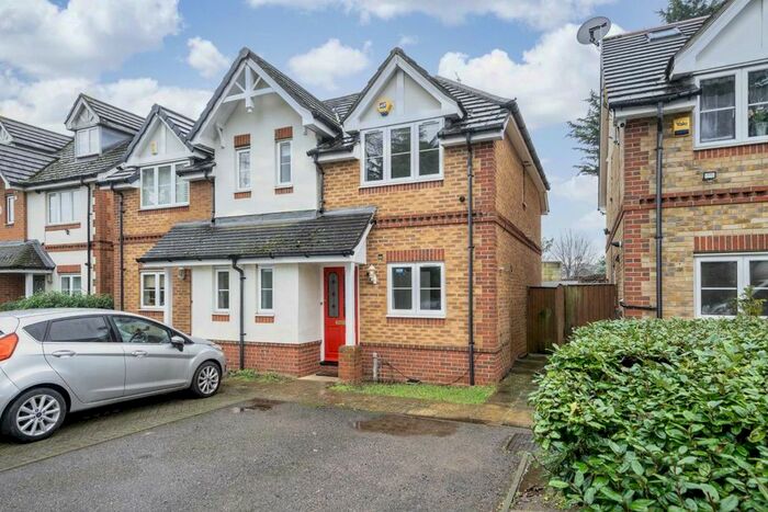 3 Bedroom Property To Rent In Shelburne Drive, Hounslow, TW4