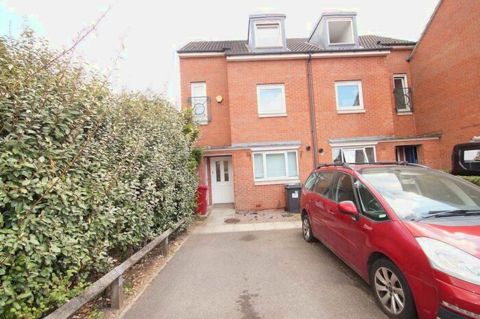 3 Bedroom Property To Rent In Pluto Close, Cippenham, Slough, SL1