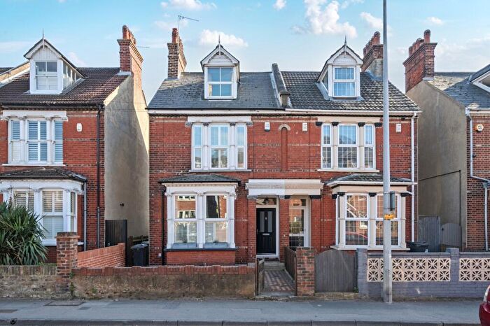 3 Bedroom Terraced House To Rent In Old Road West Gravesend, DA11