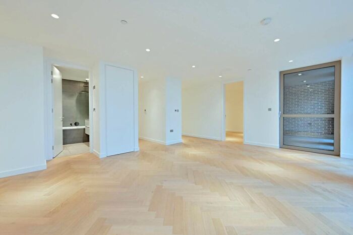 3 Bedroom Flat To Rent In Neasden, Neasden, London, NW10