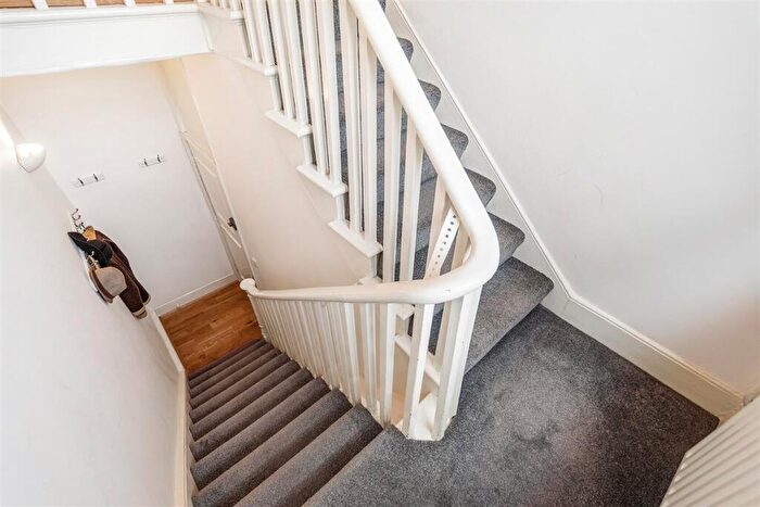 1 Bedroom Flat For Sale In Endlesham Road, SW12