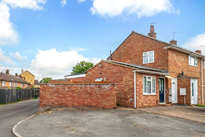 1 Bedroom Bungalow For Sale In Commons Lane, Hemel Hempstead, Hertfordshire, HP2