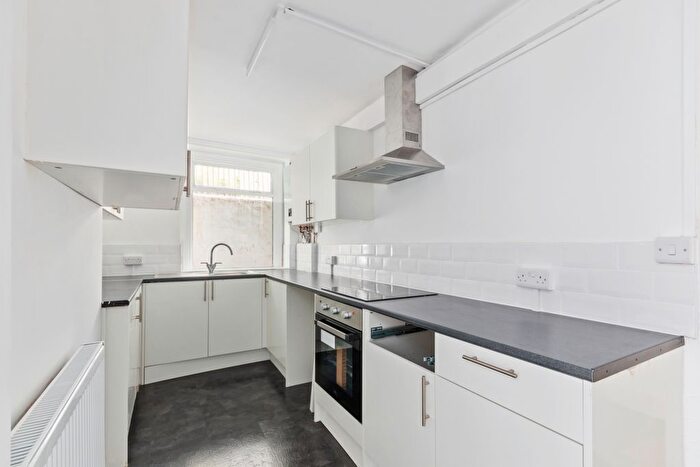 2 Bedroom Flat To Rent In Arterberry Road, London, SW20