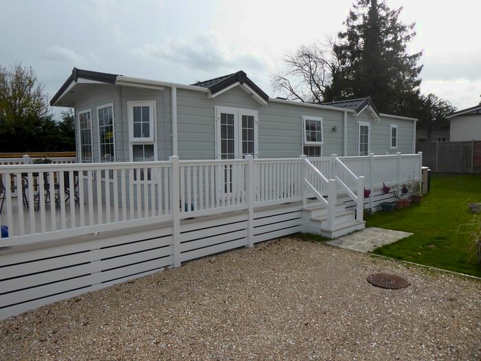 2 Bedroom Mobile/park Home For Sale In Bowdens Crest Leisure Park, Langport, Somerset, TA10
