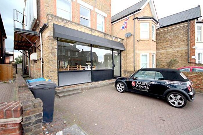 3 Bedroom Apartment To Rent In Richmond Road, KT2