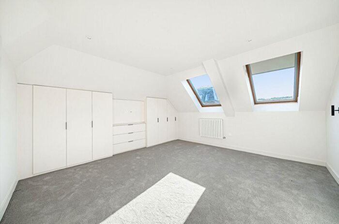 2 Bedroom Flat For Sale In Hyde Street, Winchester, Hampshire, SO23