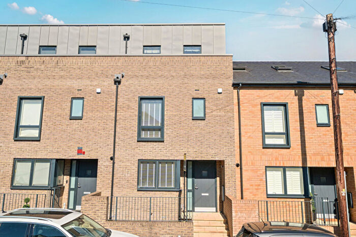 4 Bedroom Terraced House For Sale In Bruce Grove, Orpington, BR6