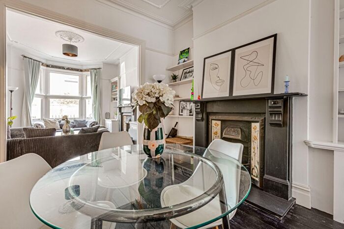 5 Bedroom End Of Terrace House To Rent In Culmstock Road, Between The Commons, SW11