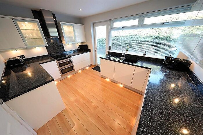 3 Bedroom Detached Bungalow For Sale In Westlands Road, Sproatley, HU11