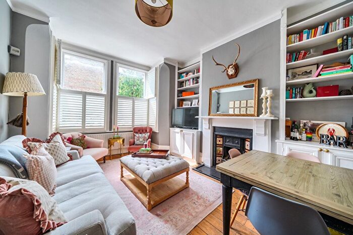 1 Bedroom Flat For Sale In Thirsk Road, Battersea, London, SW11