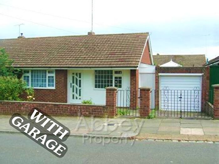 2 Bedroom Semi-Detached Bungalow To Rent In Stanton Road, Luton, LU4