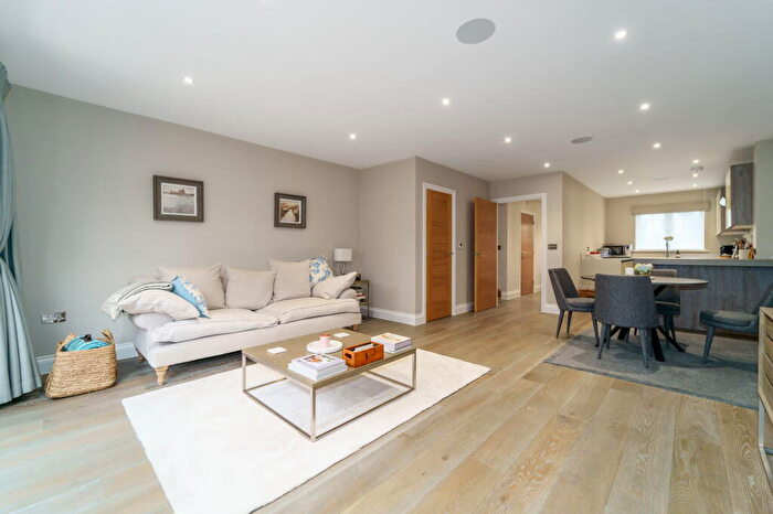 3 Bedroom Terraced House For Sale In Hawthorne Close, Byfleet, KT14