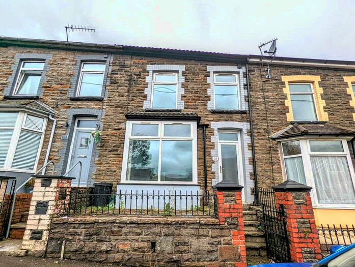 3 Bedroom Terraced House To Rent In The Avenue, Pontygwaith, Ferndale, CF43