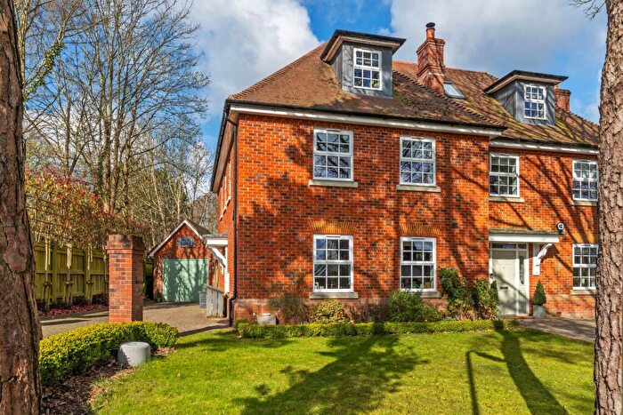 5 Bedroom Semi-Detached House For Sale In Olivers Battery Road North, Winchester, SO22