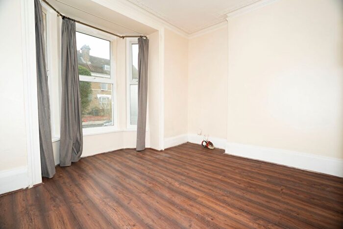 2 Bedroom Flat To Rent In Clifton Road, London, SE25