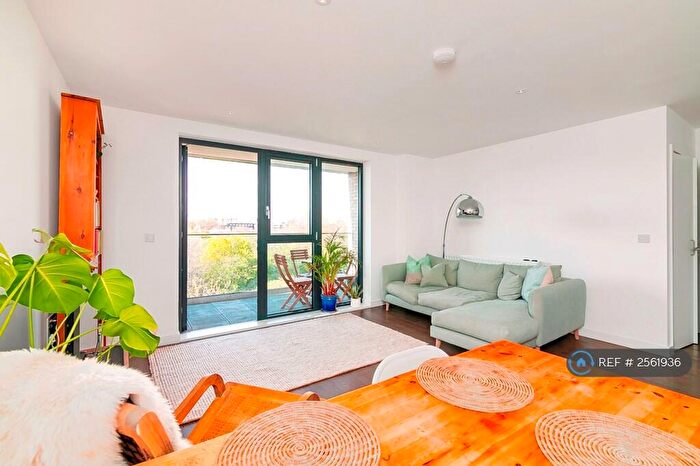 2 Bedroom Flat To Rent In Gibbs Lane, London, E2