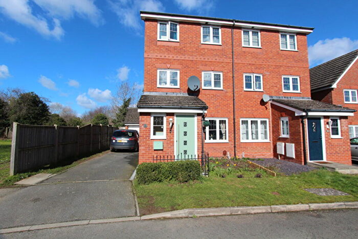 4 Bedroom Semi Detached House For Sale In Alyn Road, Gwersyllt, LL11