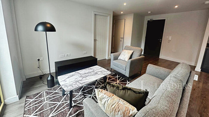 1 Bedroom Flat To Rent In Castle Street, Luton, Bedfordshire, LU1