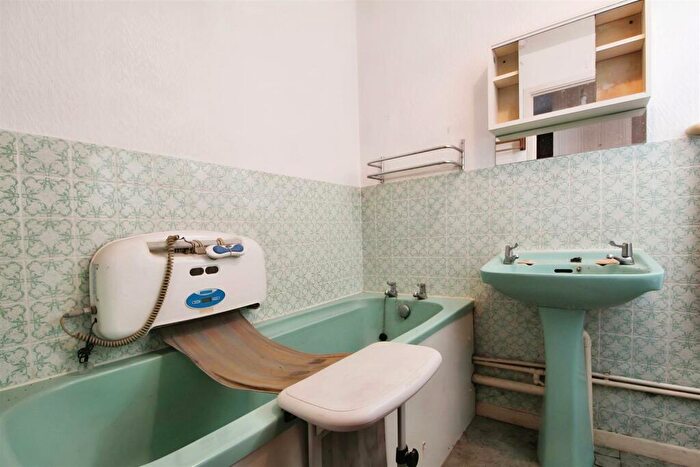 2 Bedroom Semi-Detached Bungalow For Sale In Goldsworthy Way, Slough, SL1