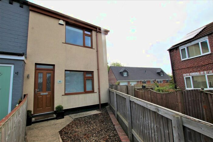 2 Bedroom Semi-Detached House To Rent In Woodhouse Mount, Normanton, WF6