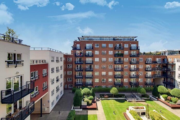 2 Bedroom Flat For Sale In Dartmouth House, KT2