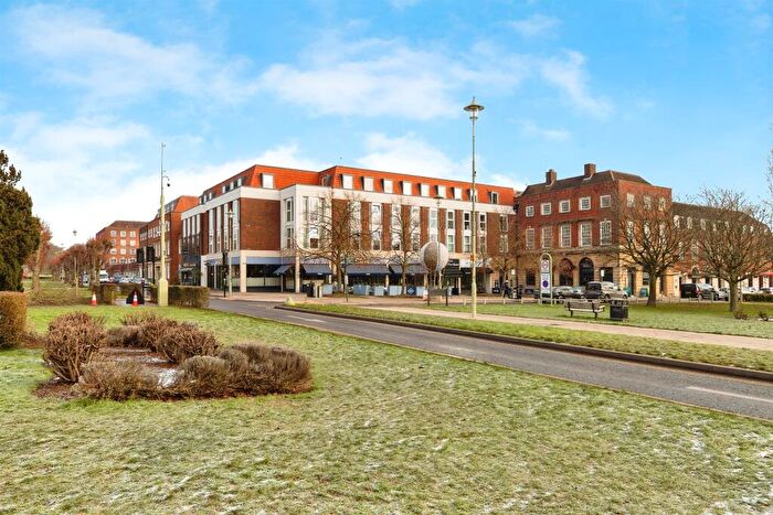 1 Bedroom Apartment For Sale In Parkway, Welwyn Garden City, AL8