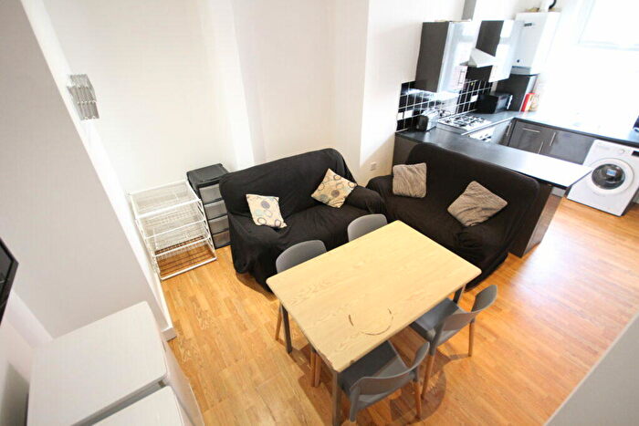 6 Bedroom Terraced House To Rent In Delph Mount, Woodhouse, Leeds, LS6