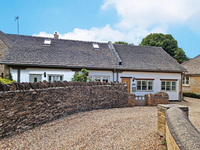 3 Bedroom Detached House To Rent In Lonsdale Court, Great Rollright, Oxon, OX7