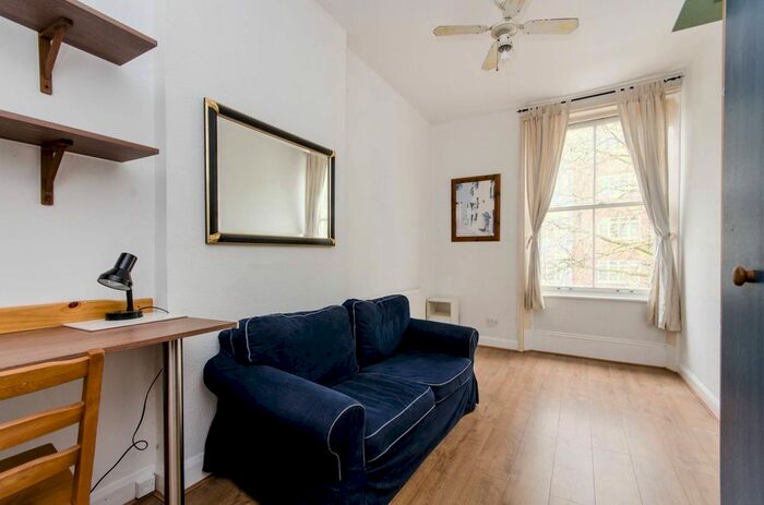 2 Bedroom Flat To Rent In Old Brompton Road, Earls Court, London, SW5