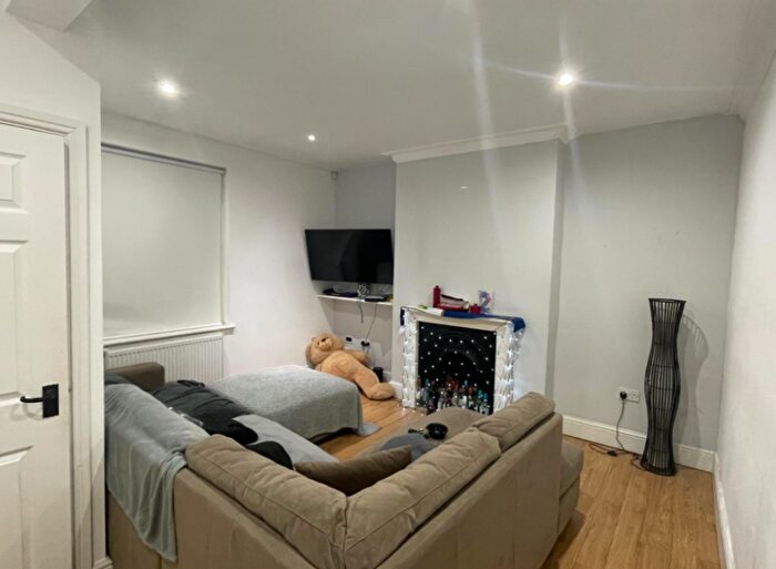 5 Bedroom Town House To Rent In Queen Square, Leeds, West Yorkshire, LS2
