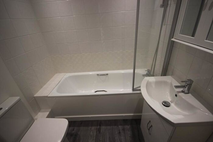 2 Bedroom Apartment To Rent In Windmill Road, Slough, SL1