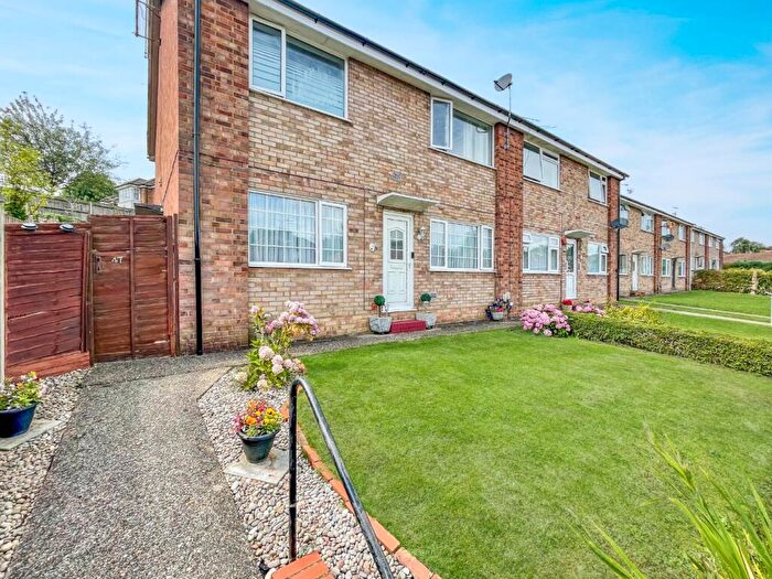 2 Bedroom Ground Maisonette To Rent In Deep Denes, Luton, LU2