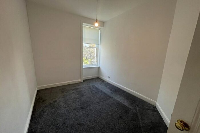 1 Bedroom Flat To Rent In Lorne Square, Edinburgh, EH6
