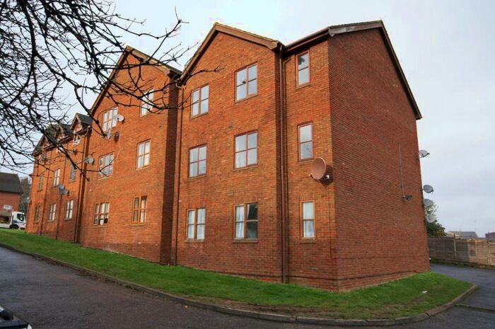 1 Bedroom Flat To Rent In Wilton Hill Road, Redhill, RH1