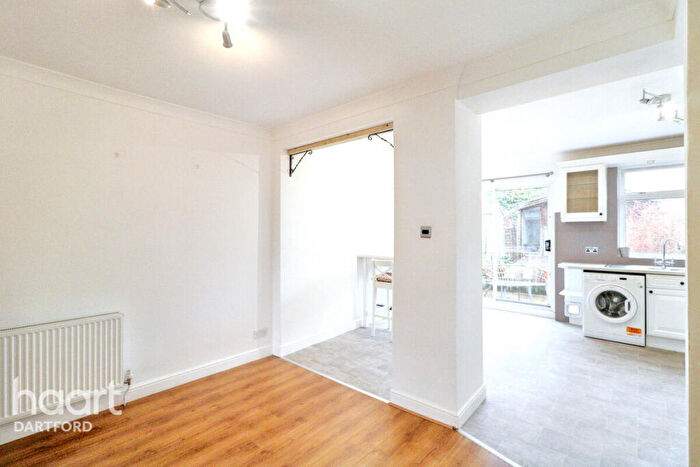 2 Bedroom End Of Terrace House To Rent In Ivy Close, Dartford, DA1