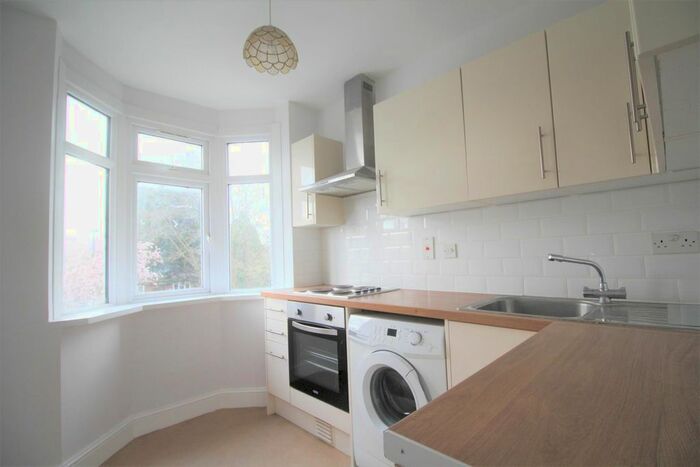 1 Bedroom Flat To Rent In Ecclesbourne Close, Palmers Green, N13