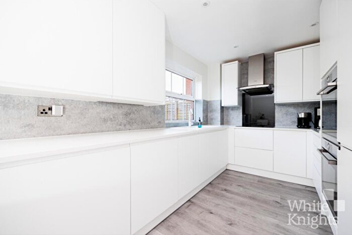 3 Bedroom Detached House For Sale In Kingsford Close, Woodley, Reading, Berkshire, RG5