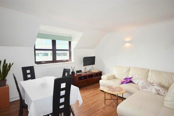 1 Bedroom Flat To Rent In Rugby Road, Twickenham, TW1