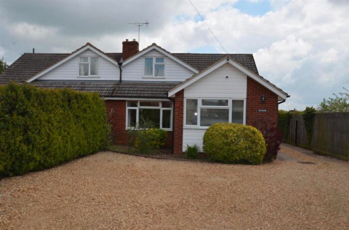 3 Bedroom Semi-Detached Bungalow To Rent In New Road, Clifton, Beds, SG17