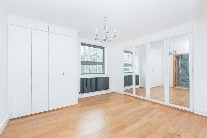 3 Bedroom Flat To Rent In Somerset Square, London, W14