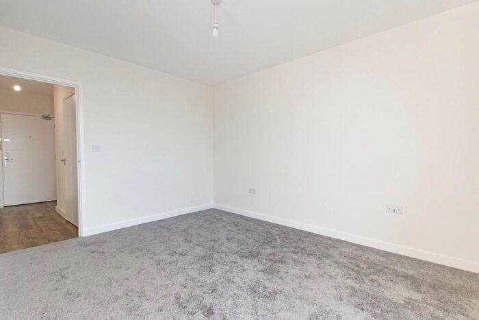 1 Bedroom Flat To Rent In Pier Way London, SE28
