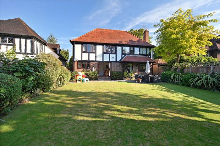 5 Bedroom Detached House For Sale In Oatlands Drive, Weybridge, Surrey, KT13