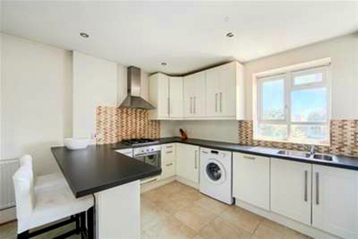 2 Bedroom Flat To Rent In Esher Gardens, Southfields SW19