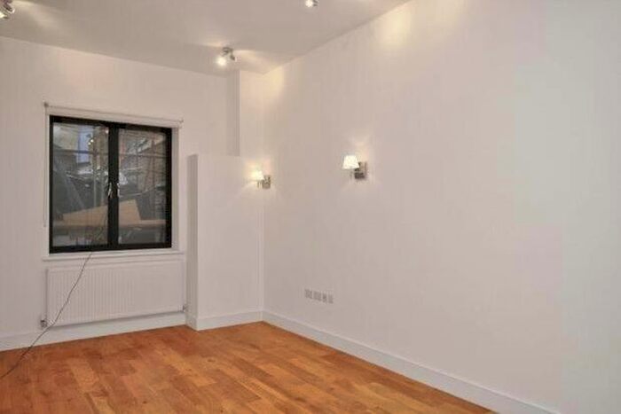 2 Bedroom Flat To Rent In Beehive Place, London, SW9