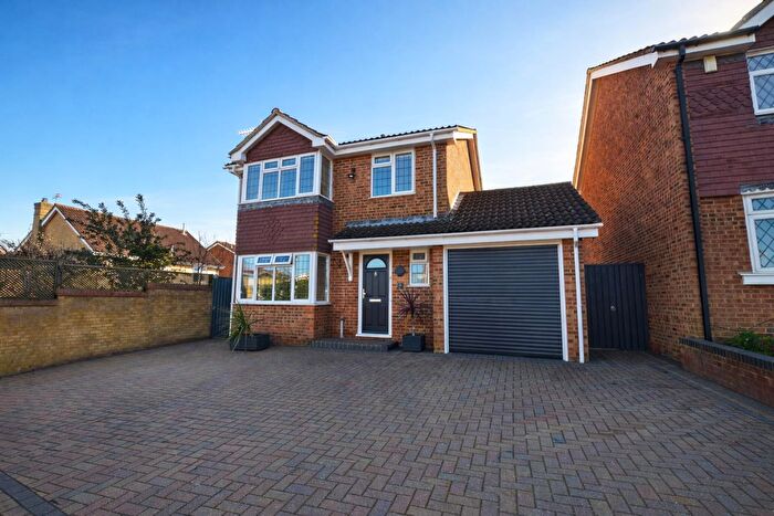 4 Bedroom Detached House For Sale In Vancouver Drive, Rainham, ME8