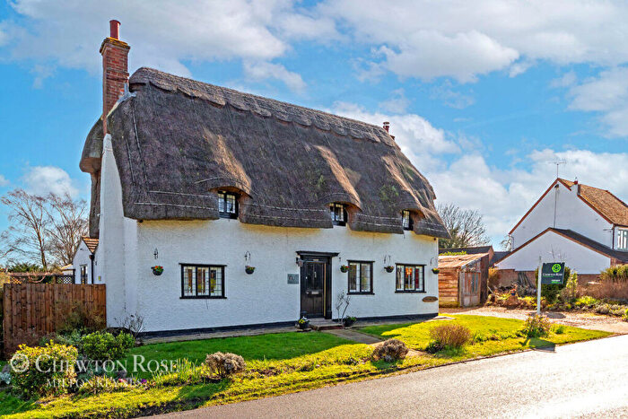 4 Bedroom Detached House For Sale In Drayton Road, Milton Keynes, MK17