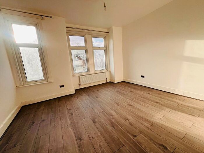 6 Bedroom Terraced House To Rent In Glenny Road, Barking, IG11
