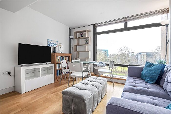 1 Bedroom Flat To Rent In Parliament View Apartments, Albert Embankment, London, SE1